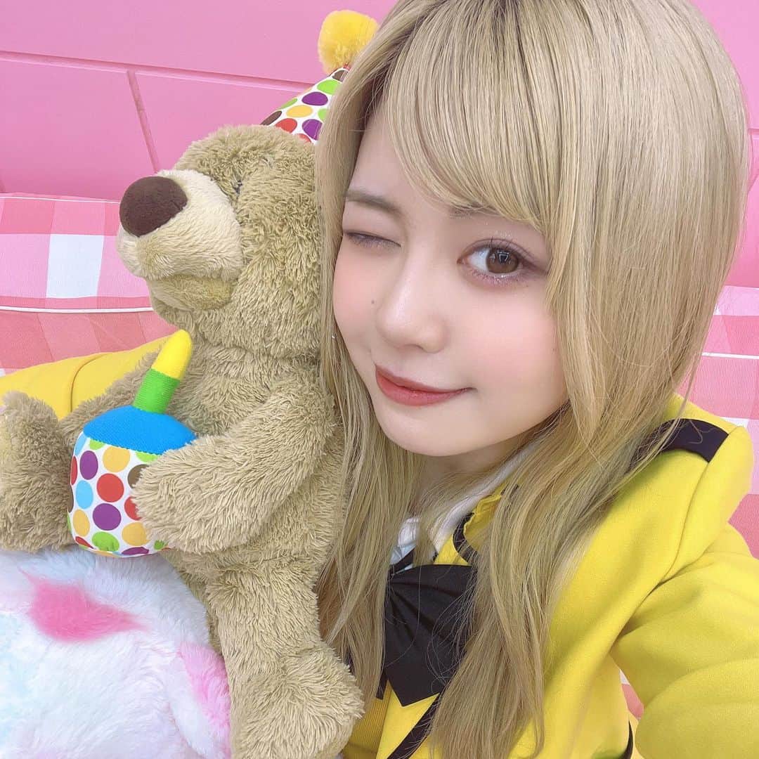 加藤愛梨さんのインスタグラム写真 - (加藤愛梨Instagram)「@bkeyphoto  ｢ビキフォト｣は韓国アイドルスクールがコンセプトフォトブース❣️衣装をレンタルと可愛い撮影スポットが盛り沢山🥰韓国でも流行ってるみたい!!何から何まで可愛かったなぁ☺️🫶🏻  あやのと放課後にお出かけ🏫🤍 一緒に韓国のアイドルスクール生になった気分で楽しかった😂🩷  ここにはヘアアイロンとドライヤーも設備されてるから、手ぶらで行っても髪型が整えられる☺️🤍  ブースにはメイク用品もあって、今大注目の韓国コスメブランドTIRTIRの商品を試すことも出来るよ！！！  　 　 📍〒169-0072 東京都新宿区大久保2-7-1 大久保フジビル1階  　 　  #PR #bkeyphoto #ビキフォト#韓国プリクラ #bkeyphotoseoul #bkeyidolschool #kpopschool  #プリクラ」9月24日 22時40分 - l_ovepear