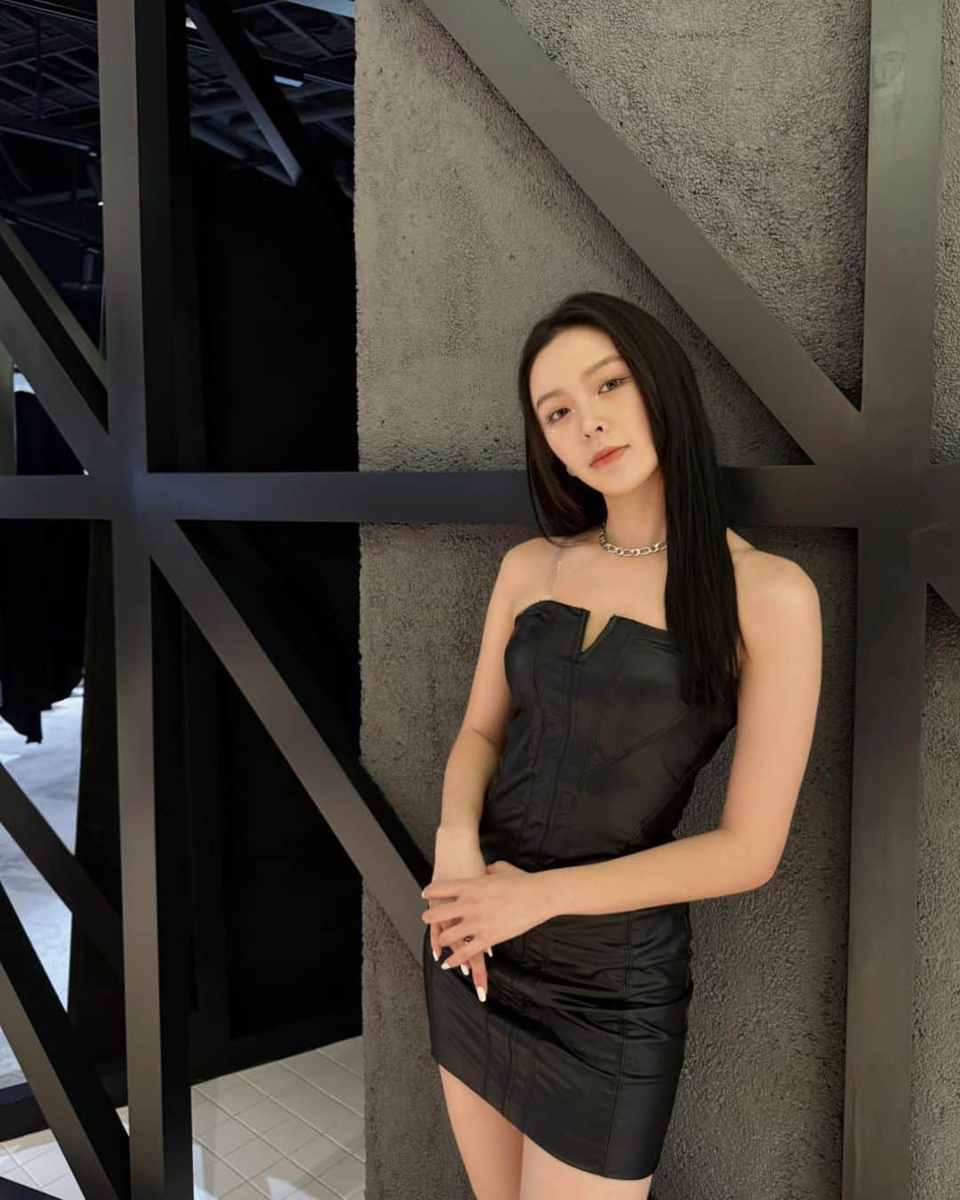 エルキーのインスタグラム：「🖤」