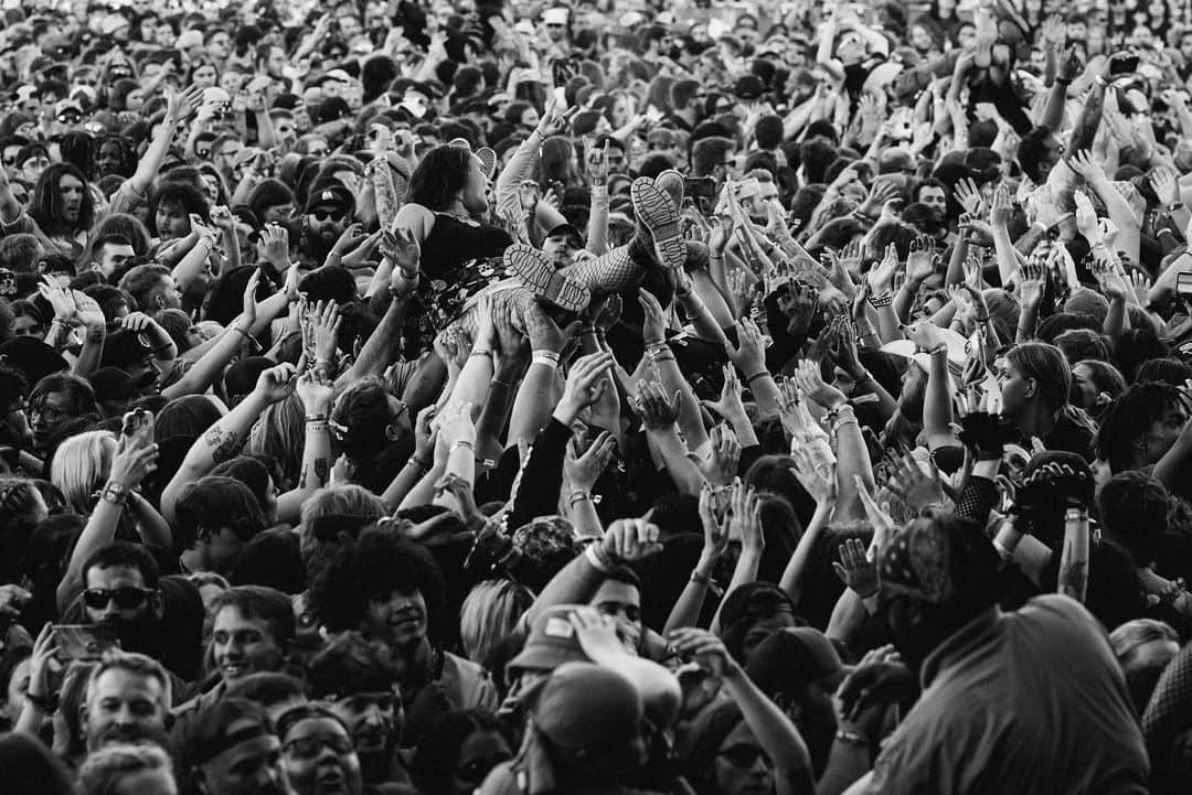 ヴィック・フエンテスさんのインスタグラム写真 - (ヴィック・フエンテスInstagram)「Louisville it was an honor sharing this moment with you. Thank you @louderthanlifefest 💛  📸 @v.trvn」9月24日 22時48分 - piercethevic