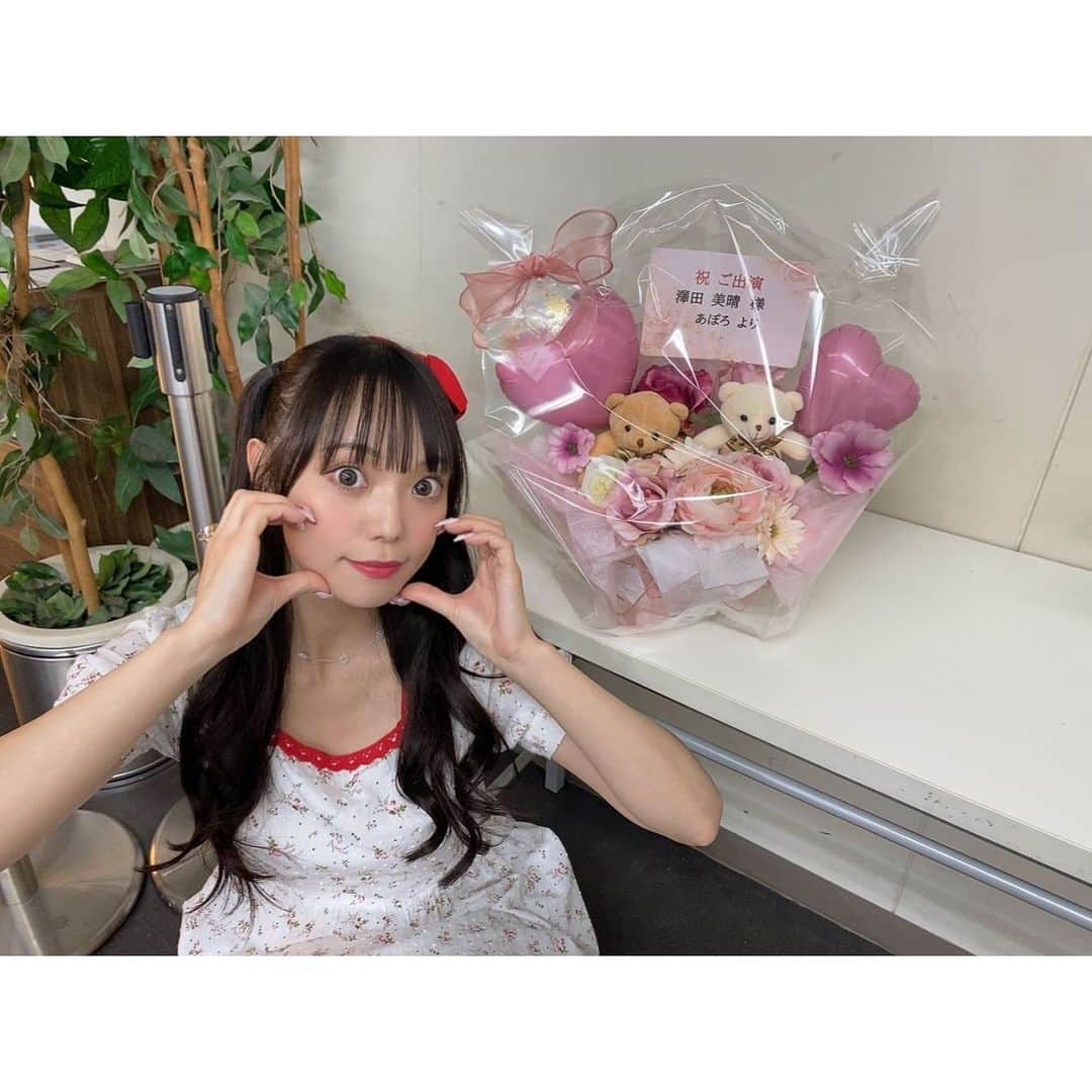 澤田美晴さんのインスタグラム写真 - (澤田美晴Instagram)「素敵な素敵なお花たち💐✨ とっても嬉しいです😭✨ ありがとうございます😭🤍🤍🤍  #ほっとみーてぃんぐ」9月24日 22時49分 - sawadamiharu7