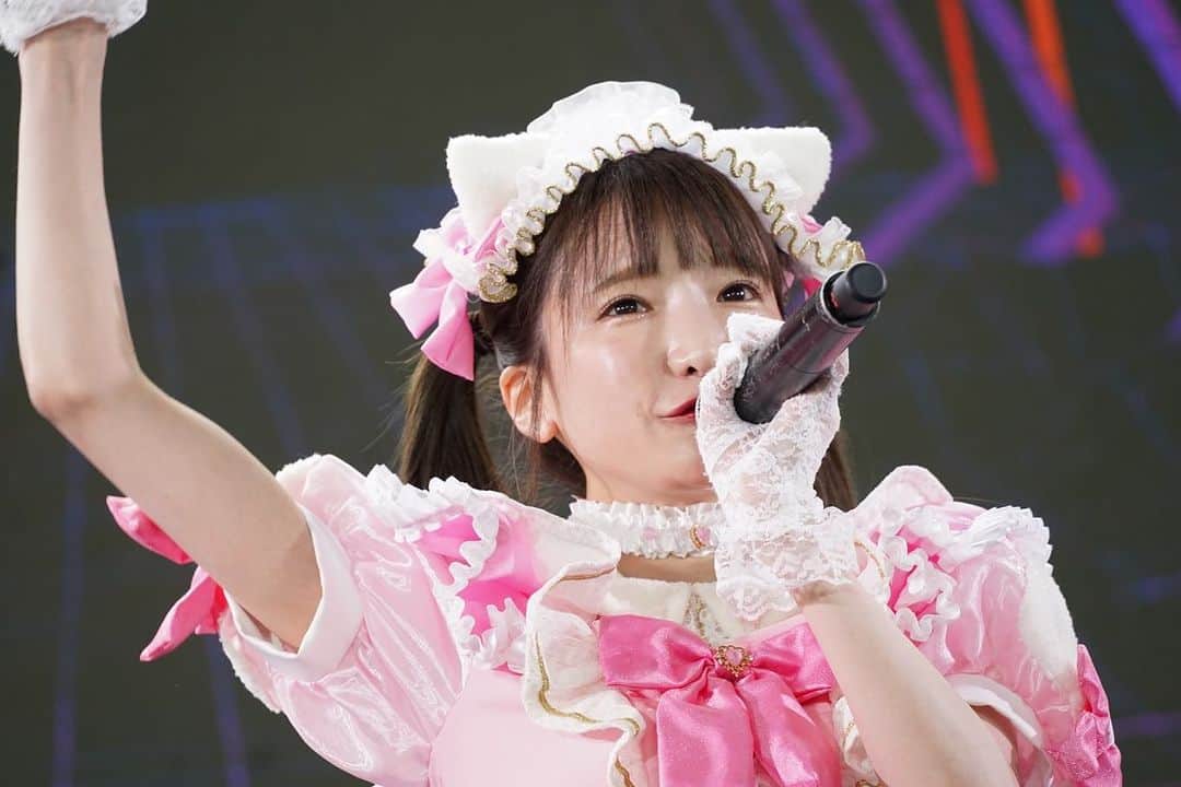 もえのあずきのインスタグラム：「ベトナムライブ🇻🇳 #もえあず#アイドル衣装 #japantrendfestival #ベトナム旅行 #ピンク衣装#tifasiatour」