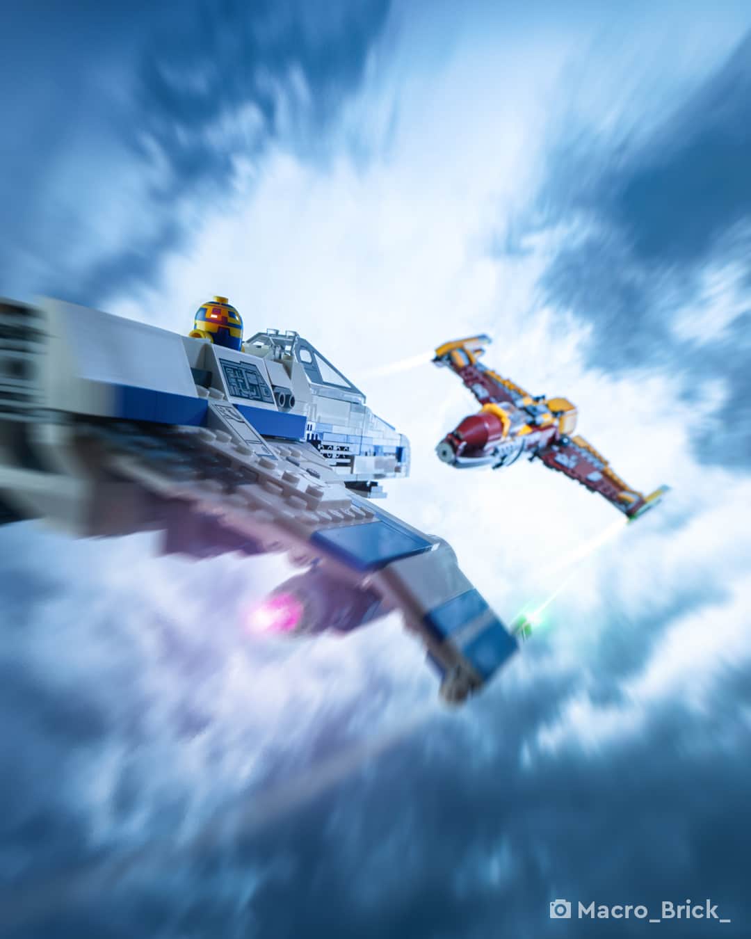 LEGOさんのインスタグラム写真 - (LEGOInstagram)「You know it’s a proper starship chase when they fly all the way from Ahsoka’s galaxy to the LEGO universe…  📸: @Macro_Brick_ and @supa_dupa_troopa from @Brickcentral  #LEGO #AFOL #ToyPhotography #StarWars #Ahsoka」9月24日 23時01分 - lego