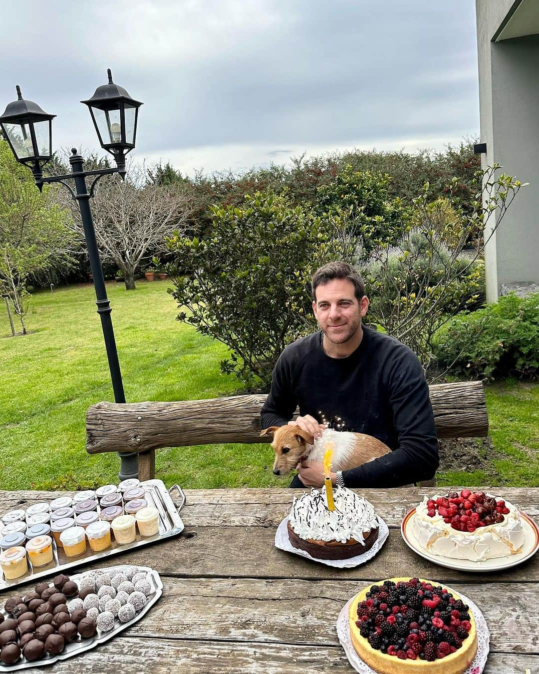 フアン・マルティン・デル・ポトロのインスタグラム：「Gracias a todos por los saludos y mensajes cariñosos 😊 Pasé un cumple muy lindo. 🎂 Un abrazo grande」