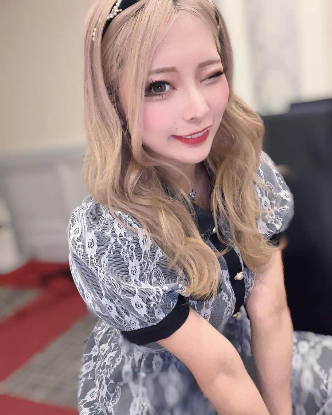 ありえのインスタグラム：「💙💖💙💖💙 : : たまには私服| ॑꒳ ॑) . .  #バーレスク大阪 #バーレスク東京 #バーレスク大阪ありえ #北新地 #インスタ映え #ホスト  #韓国メイク  #童顔女子  #実物とは異なります   #burlesqueosaka  #burlesquetokyo  #ホテルニューオータニ大阪」