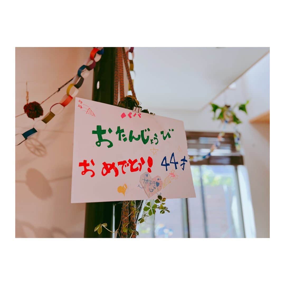 星野真里のインスタグラム：「隠してたケーキ見つかりサプライズ失敗なれど良き良きなる日 #手作り #誕生日 #サプライズ #それも思い出」