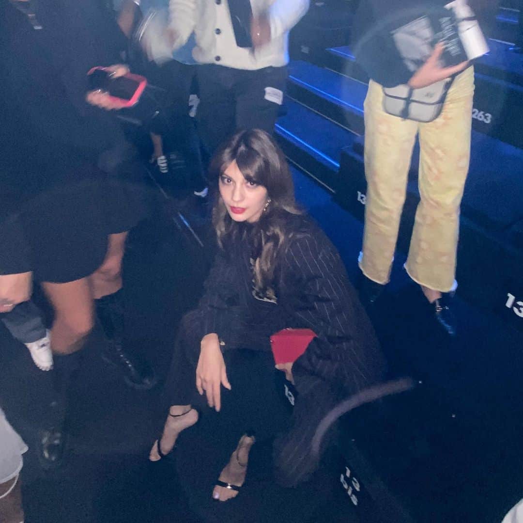 マギーのインスタグラム：「昨日の @dolcegabbana 🌹❤️ 世界観がずっとずっと堪らなくすきです。女性の身体を美しく見せてくれる繊細なレースとライン。たくさん女性らしい格好がしたい！って思わせてくれる❤️」