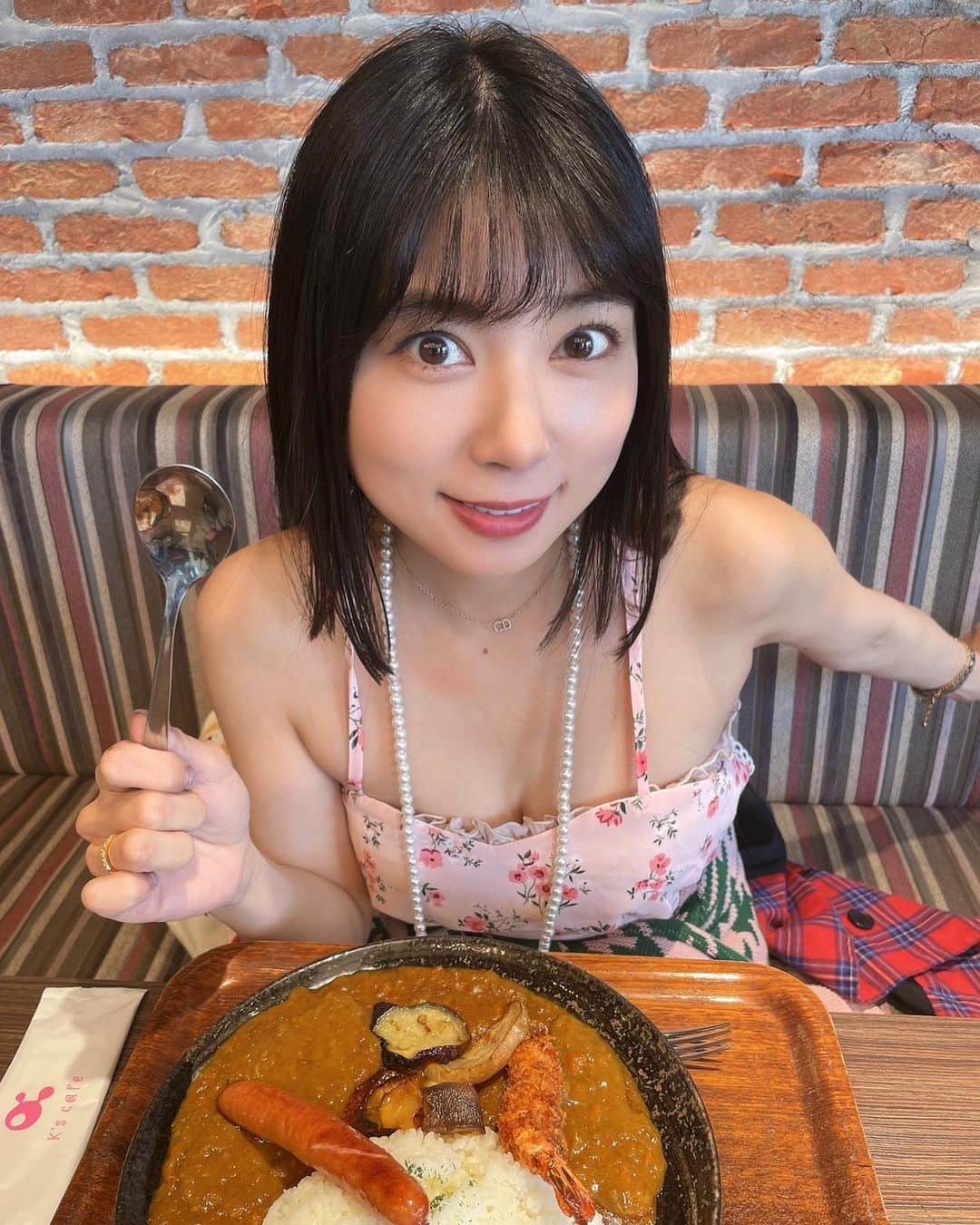 のインスタグラム：「今日は　#大阪市港区パワースポット 実践に行ってきました🤗  月に１度行かせてもらえるようになり６ヶ月🎉✨  これもいつも愛にきてくださるファンの皆様や、お声掛けいただくお客様や常連様が仲良くしてくださり、ディレクターさんやスタッフさんに応援されてるおかげです🥰🥰  実践結果は、負けてしまいましたが今日も隣で打ってるお客様とお喋りしたりファンの方も一緒に遊戯してくれたりたくさんの方々が駆けつけてくれたので最終的には🙆‍♀️笑笑  美味しいカレーのランチ大盛り食べて、ざる蕎麦も食べれたしね✌️  とゆうわけで❗️ 気持ちを入れ替えて来月はリベンジだ👊💥  １０月９日(月)、11月19日(日)、１２月９日(土)に　#大阪市港区パワースポット予定です👏✨  １２月は誕生日の２日前だから、多くの方が応援しに遊びに来てくれると嬉しいです🥺🥺  早めに予定あけて待っててね🥺  それでは今日もみなさんありがとうございました👍  明日も京都市左京区北白川方面へ行ってきます🚗」
