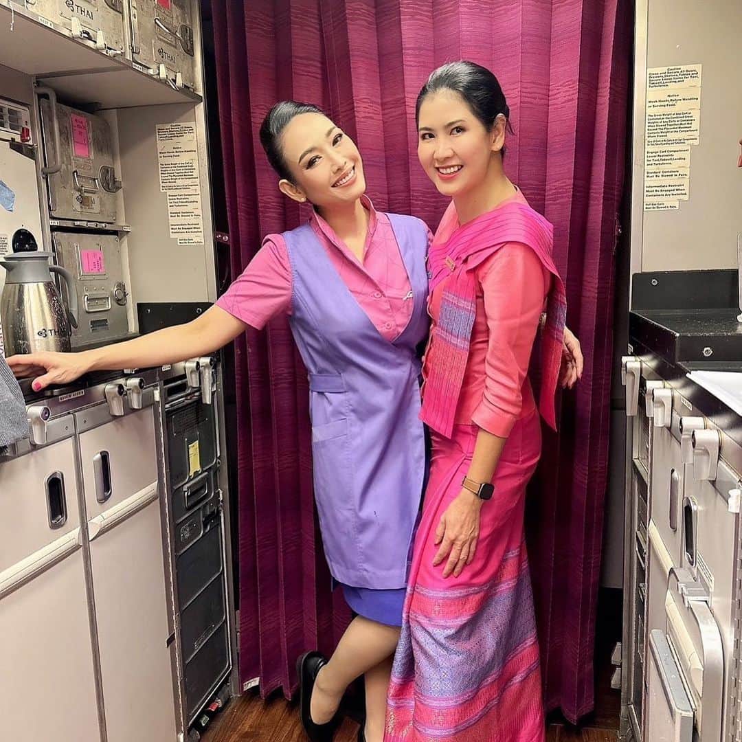 タイ航空のインスタグラム：「With a passion for travel and hearts full of hospitality, we soar together! 🌎✨  . . . 📸 Credit- ZSV NALINA S.  & ASE ATCHAREE A.  #thaiairways #smoothassilk #CrewLove #Jetsetters #thaicrew #cabincrew #tgcrew #flightattendant」