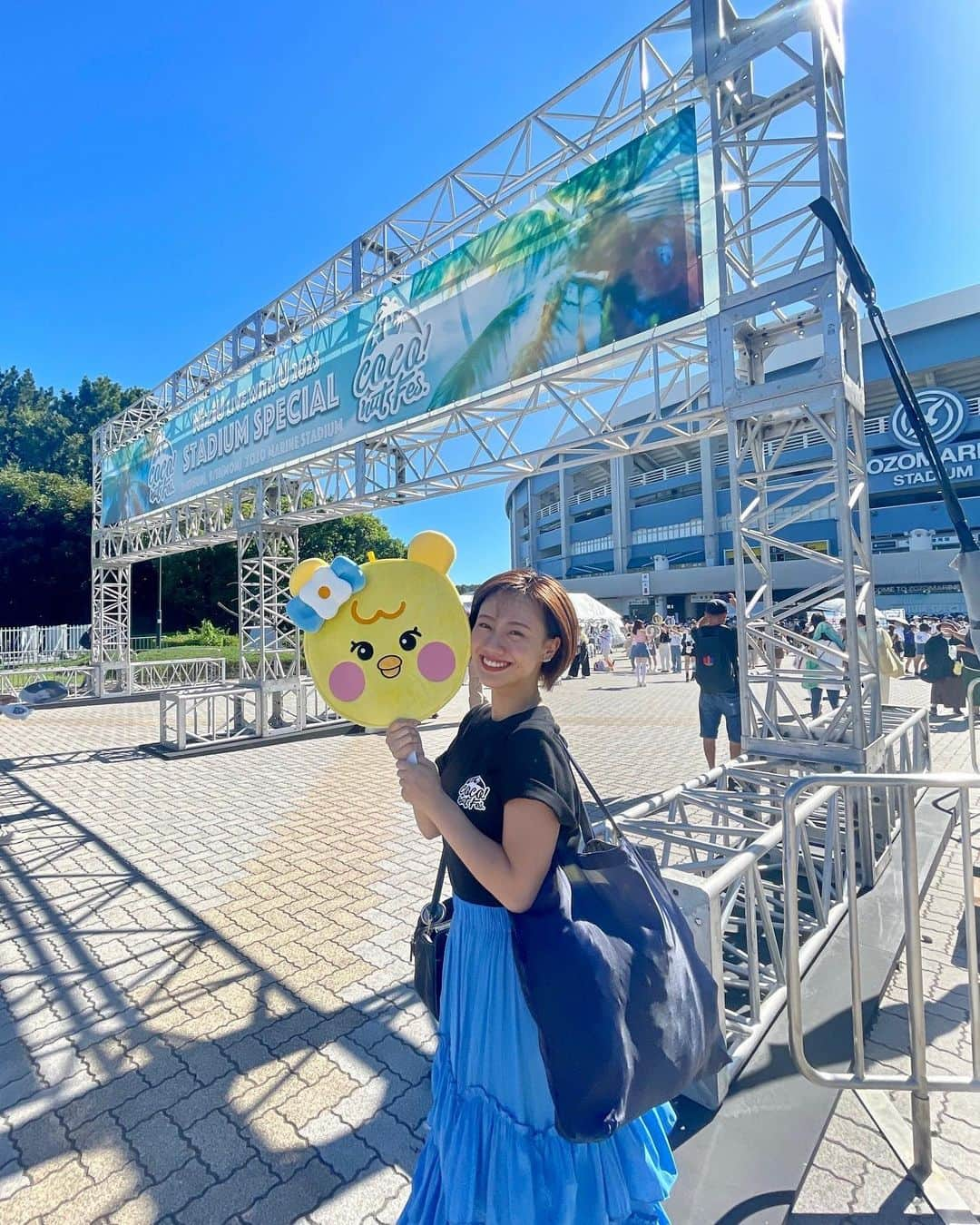 邑菜のインスタグラム：「🌈🐥 ･ ･ ･ 9/18  NiziU LIVE with U 2023 Stadium Special NiziUが我が地元千葉に来てくれましたー✨ ようこそ千葉へ！！ 1年ぶりのライブ参戦でテンション爆上がりでした❤️‍🔥 まじでみんなレベルアップしすぎ。 暑いスタジアムでそれ以上に熱いパフォーマンスをしてくれて、本当に尊敬の眼差しで見てました♡ 全曲バンドバージョンなの贅沢すぎたし、またスタジアムでそれっていうのが野球応援とかと重なって臨場感たっぷりでした🎶 かっこよかったし可愛かったし沢山パワーをくれて目と心の保養になって、最高すぎました！！  『幸』  この言葉に限ります💓  #niziu  #niziulivewithu2023  #withu  #幸  #千葉マリンスタジアム」