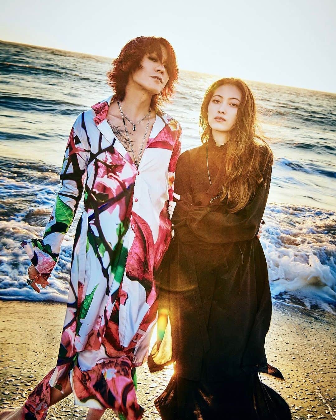 のインスタグラム：「2023 WINTER & 2024 SPRING COLLECTION tenbo x THE ONENESS  今シーズンのTHE ONENESS新作にてtenboとのコラボレーションが実現しましたー。 各地で受注会開催中だよ。 環境に配慮した逸品を手にしてもらえたら嬉しい。 是非足を運んでくださいね！  年齢・国籍・性別・障がいの有無を問わず平和への願いも込めて人の心をデザインするtenbo。 そして持続可能な世界を目指し、ヘンプ、オーガニックコットン、エコレザー、リサイクルポリエステルといった環境に配慮した素材でロックなエシカル・ファッションを提唱するTHE ONENESS。  命を尊び、地球との理想的共生を目指す両ブランドがタッグを組みました。 鮮やかで力強いコレクションをお楽しみください。  We are pleased to announce our collaboration with tenbo on this season's new THE ONENESS collection.  tenbo designs human hearts with a wish for peace regardless of age, nationality, gender, or disability.And aiming for a sustainable world, THE ONENESS advocates rock ethical fashion with eco-friendly materials such as Hemp, Organic Cotton, Eco Leather and Recycled Polyester.  Both brands, which respect life and aim for an ideal symbiosis with the earth, have joined forces. Please enjoy the vibrant and powerful collection.  ▼店頭受注会開催中!! 【日程】 9月2日（土）、3日（日）、4日（月） DETRUIRE（札幌）※終了  9月7日（木）、8日（金）、9日（土）10日（日） 渋谷ESPミュージアム（渋谷）※終了  9月13日（水）、14日（木） 合同展示会 PROJECT TOKYO 出展　※終了  9月16日（土）、17日（日） BRYAN（豊田市）※終了  9月23日（土）、24日（日） laid-back（浜松）  9月30日（土）、10月1日（日） MERCURY cube（宇都宮）  10月7日（土）、8日（日） FASCINATE_The_R（大阪）  10月14日（土）、15日（日） 925（広島）  10月21日（土）、22日（日） 店舗調整中  10月28日（土）、29日（日） 店舗調整中  【店頭受注会終了後も予約を受付中です。一部店舗ではオンライン予約も行っていますので、詳しくは各店舗までお問い合わせください】  ▼ShopList https://the-oneness.jp/shoplist/  Photo by Keiko TANABE. Model by Hime Schneider & SUGIZO  ▼tenbo OFFICIAL WEBSITE https://www.tenbo.tokyo/  ▼THE ONENESS OFFICIAL WEBSITE https://the-oneness.jp  #THEONENESS  #SUGIZO  #tenbo  #sustainablefashion  #ethicalfashion」