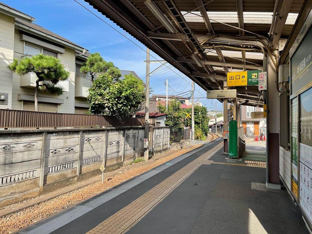 石黒彰のインスタグラム：「初めて来たよ江ノ電和田塚駅。単線！渋い！😆」