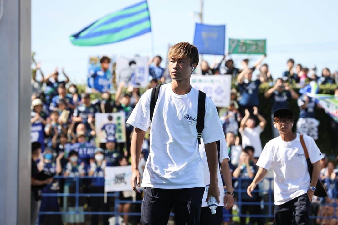 徳島ヴォルティスのインスタグラム：「【9/24(日)16:00 大宮戦】 選手バス到着🚌 ホーム3連勝へ🔥  #徳島ヴォルティス #vortis #Jリーグ #football」