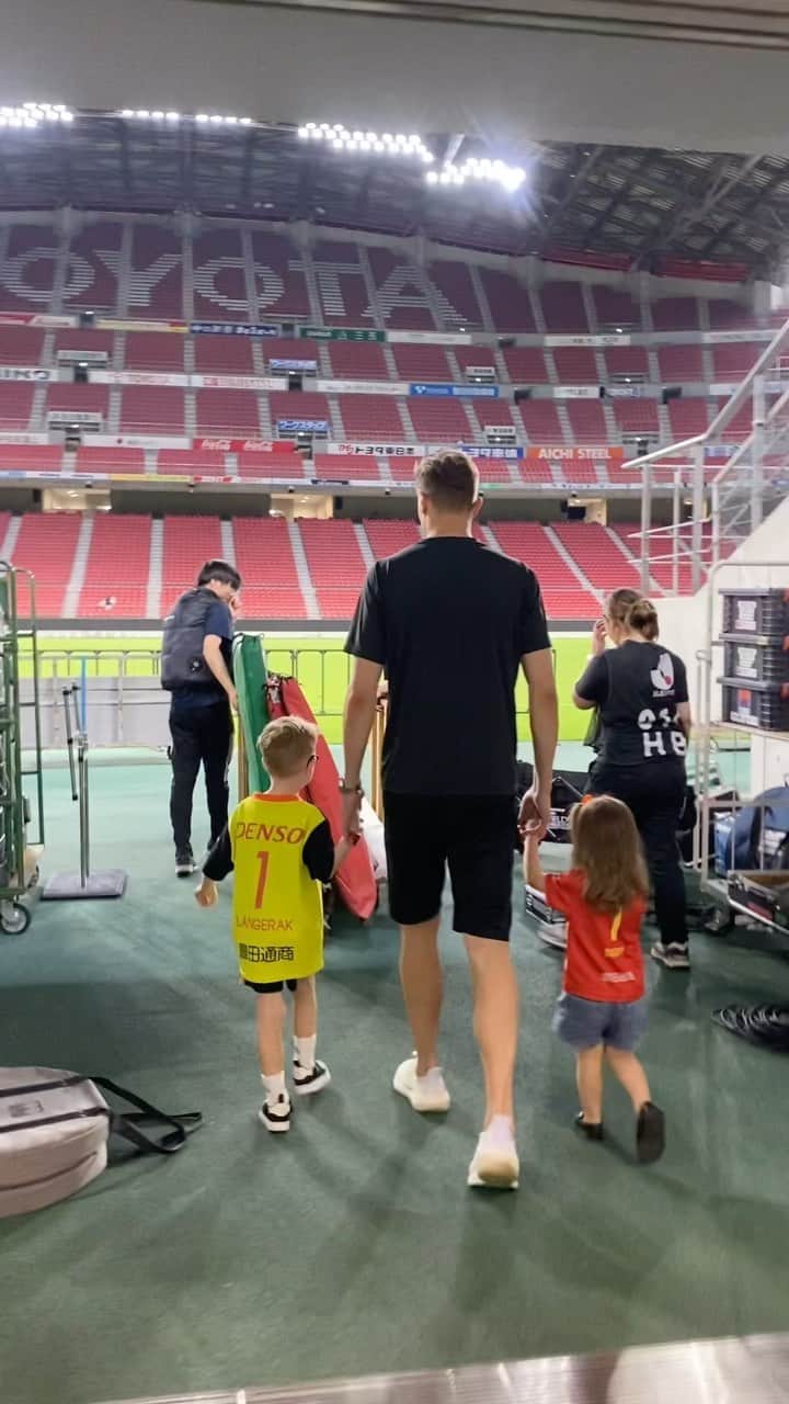 リアノン・ランゲラック（ミッチェル・ランゲラックの妻）のインスタグラム：「Congratulations on 200 games for @nagoyagrampus my love @mitchlangerak ❤️‍🔥 Proud!!」