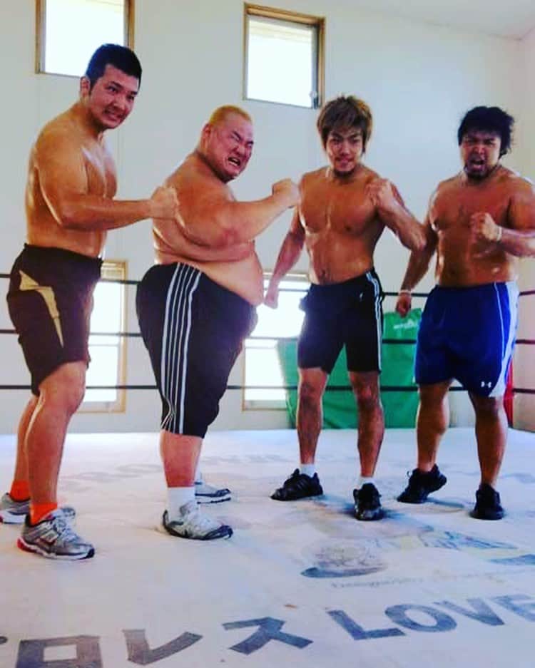 浜亮太さんのインスタグラム写真 - (浜亮太Instagram)「前橋【どすこいうどん浜ちゃん】に御来店頂き有り難うございました！ 9/25(月)は！  昼11:30〜14:00 夜は宴会貸切 (うどんがなくなり次第終了)  宜しくお願い致します🤲  #浜亮太  #前橋  #どすこいうどん浜ちゃん  #手打ちうどん  #中之上靖文 #sanada #征矢学」9月24日 14時46分 - hama.2964