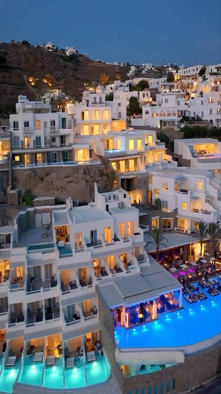 Wonderful Placesのインスタグラム：「Have you ever stayed @cavotagoomykonos 🥰🥰 Tag who you’d stay with! ♥️♥️🇬🇷🇬🇷 . 📹 ✨@ilhan1077✨ #thegreekislands for a feature ♥️🇬🇷 . . . . . #greek #greekislands #summer #amazing #travel #trip #beautiful #europe #wonderful_places #ocean #sea #islandlife #beach #beaches #stunning #vacation #wanderlust #trips #travelphoto #oceanview  #europe #bestplacestogo #beachesnresorts #summertime #traveling #greece #sunrise #sunset #islandlife」