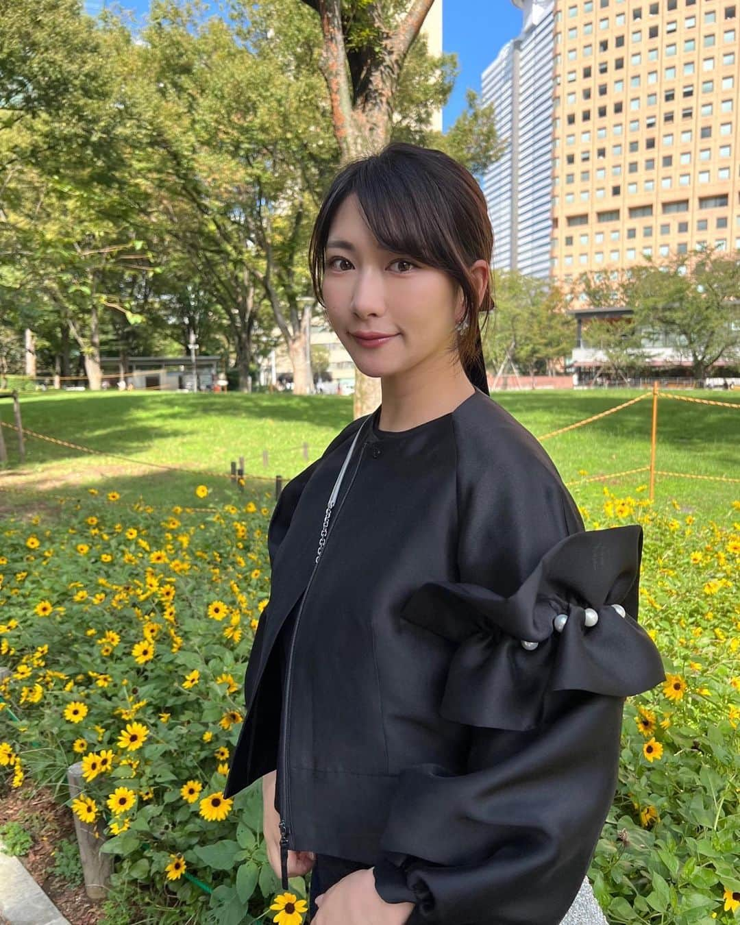 井端珠里さんのインスタグラム写真 - (井端珠里Instagram)「🌻🖤💛🌚🌝🌻  Blouson: @m_maglie_le_cassetto_official   今期一番楽しみにしていたブルゾン🖤かわいすぎ！！！！🥹」9月24日 14時54分 - jullie8799