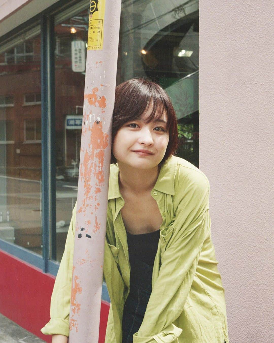 山根愛のインスタグラム：「おさんぽ☕️  9月も終わってしまうし、 20代もあと少しで終わるので、 通年よりも切なくて複雑だけど、 ちょっとだけワクワクしてきた！ ここ最近やる事に忙殺されてるので ラスト20代を楽しませてくれ〜！！！  camera @1239.ami」