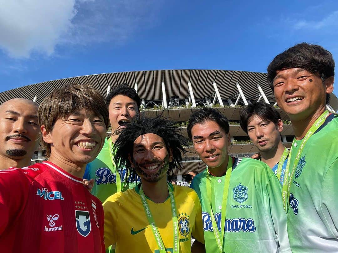 谷+１。のインスタグラム：「ちょいまねJapanイベントへ⚽️ #湘南vs川崎  #東口順昭 選手 #国立競技場」