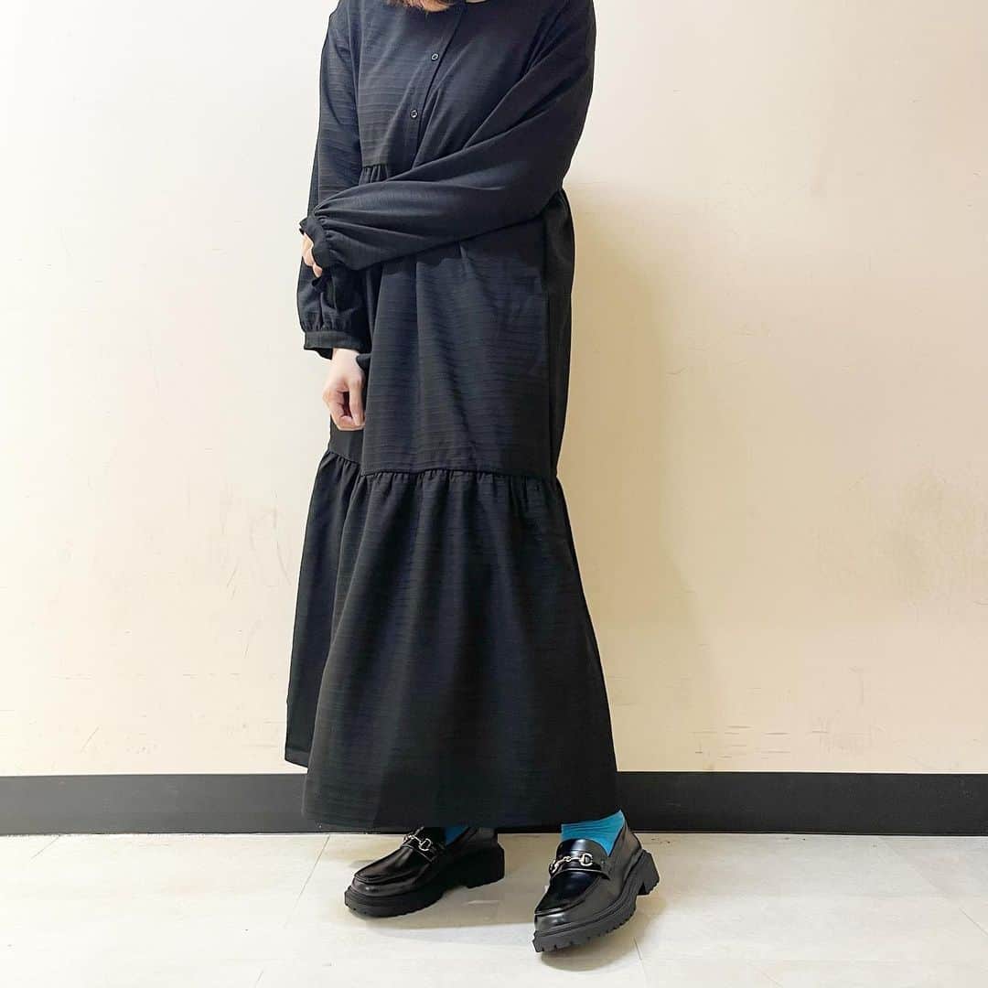 lazyswankamataさんのインスタグラム写真 - (lazyswankamataInstagram)「new  arrival 🍇  キラッと光るビットがワンポイントに⛓ クッションの効いたインソールが心地よく見た目よりも軽いので歩きやすく、履き心地も◎ マニッシュなパンツスタイルにもガーリーなスカートスタイルにも合わせやすい1足です♫  color:black、ivory size:M、L、LL price:¥6,490(in tax)  #LazySwan#レイジースワン#レイジースワン蒲田 #tokyuplaza#東急プラザ#東急プラザ蒲田 #Tokyo#東京#kamata#蒲田#蒲田駅 #靴#shoes#ローファー#Loafer#厚底ローファー#ビットローファー#ワンピース#秋コーデ#秋服#秋靴#Autumn#fall#fashion#instagram#instafashion#instalike#패션#데일리룩#가을코디」9月24日 15時15分 - lazyswankamata