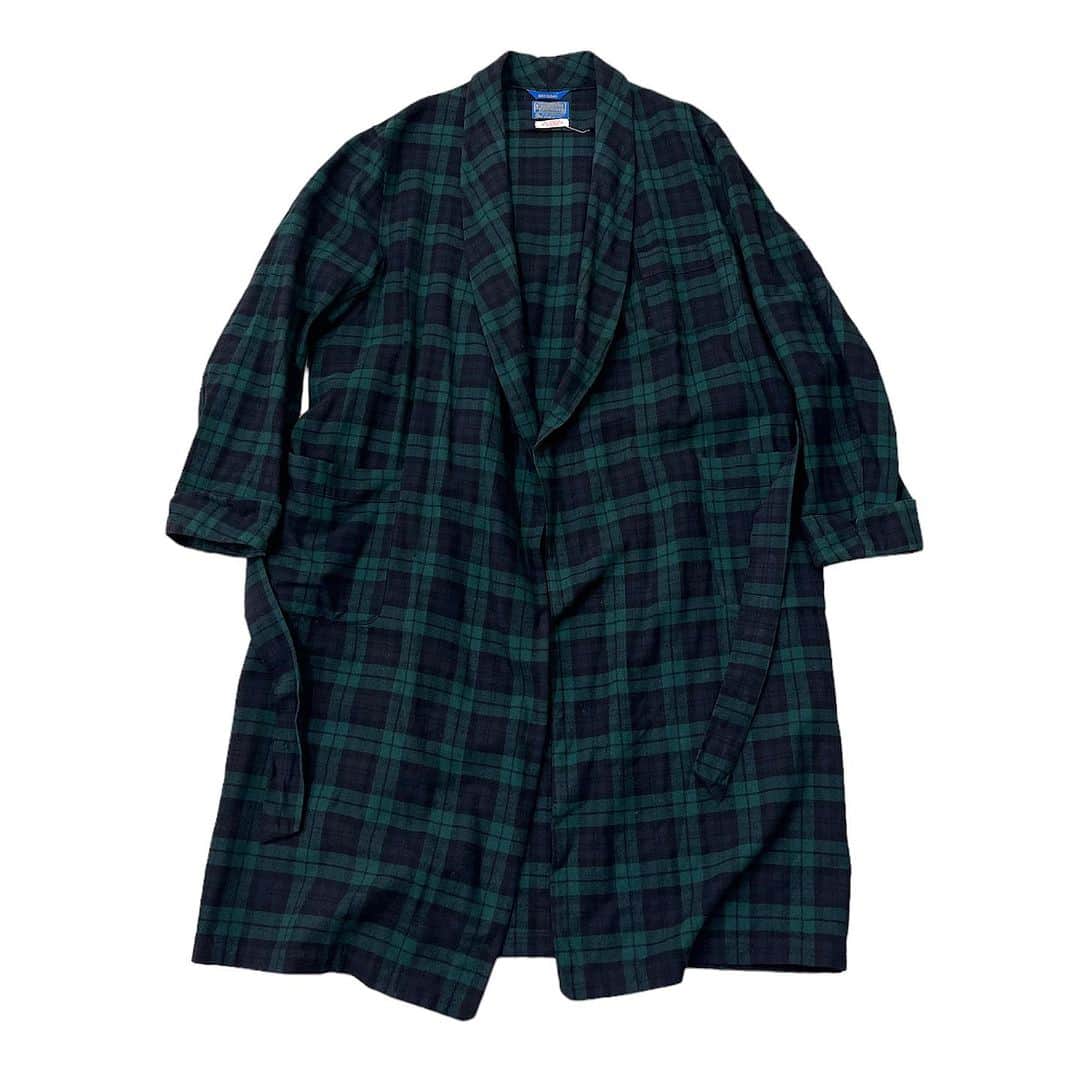 ジャムルのインスタグラム：「70's PENDLETON ウール タータンチェックガウン　¥8000+tax(8800) . 70年代PENDLETONのウールガウン。 深いグリーンのタータンチェックが格好良く、合わせやすい色味です。  古いウール特有の小穴が所々ありますが、まだまだ着ていただけるコンディションです。 .  WEB SHOPに入荷しております。 是非ご覧ください。 jammru.com  #お問い合わせはお電話で承ります #jammru#大阪古着屋#心斎橋古着屋#pendleton #osaka  #fashion  #streetstyle  #streetfashion  #vtg  #vintage  #used  #usedclothing  #古着 #古着屋 #ファッション #70s #80s #90s」
