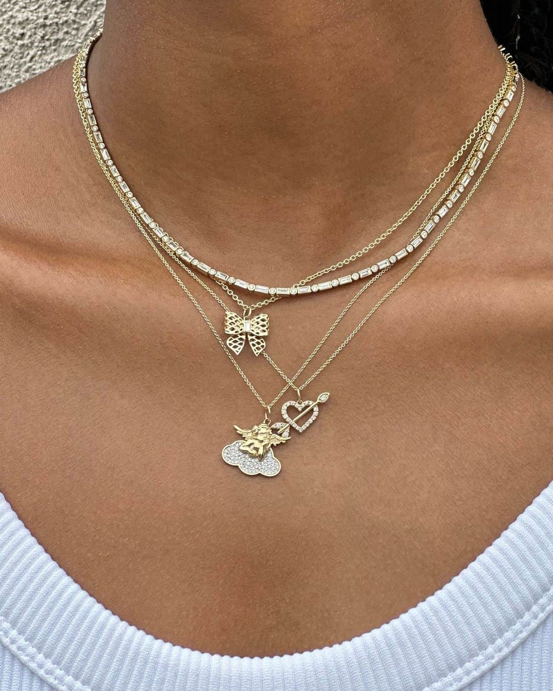 シドニーエヴァンのインスタグラム：「Our Layered Look of The Day 🤩 Featuring new additions to our Feminine Fatale collection including our beautiful 14k gold and diamond Cherub Charm necklace and intricate Fishnet Bow Studs. Which new addition is your fav? #SydneyEvan」