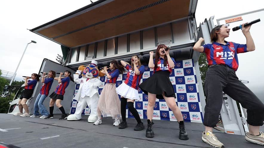 倉田瑠夏さんのインスタグラム写真 - (倉田瑠夏Instagram)「💙❤️  #fctokyo #fc東京 #アイドロング!!! #アイドリング !!! #わーすた #味の素スタジアム #味スタ #ドロンパ #東京ドロンパ #お誕生日 #birthday #fc東京25周年 #おめでとうございます #🎂 #🎊 #ハーフタイム #応援 #サマーライオン #チャント #応援歌 #サッカー #ユニフォーム #ユニフォーム女子 #思い出」9月24日 15時47分 - ruka.kurata