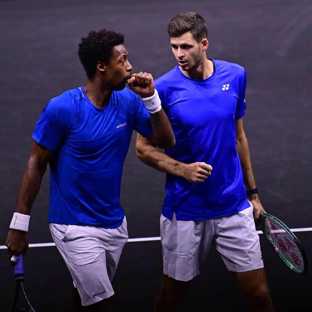 フベルト・フルカチュさんのインスタグラム写真 - (フベルト・フルカチュInstagram)「Day 2 🟦 Let’s go tomorrow🔥💪🟦 #LaverCup   📸: Clive Brunskill/Matthew Stockman/Laver Cup」9月24日 15時58分 - hubihurkacz