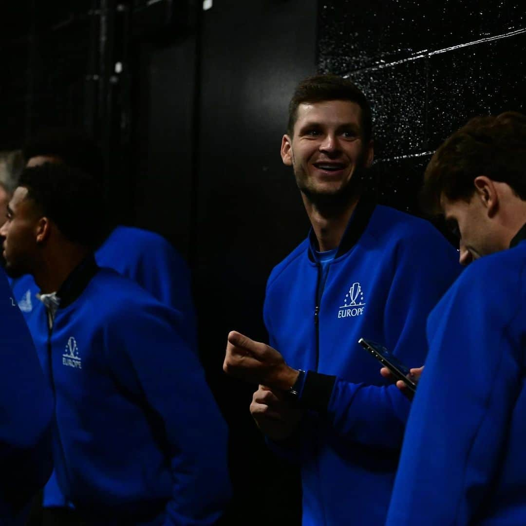 フベルト・フルカチュさんのインスタグラム写真 - (フベルト・フルカチュInstagram)「Day 2 🟦 Let’s go tomorrow🔥💪🟦 #LaverCup   📸: Clive Brunskill/Matthew Stockman/Laver Cup」9月24日 15時58分 - hubihurkacz