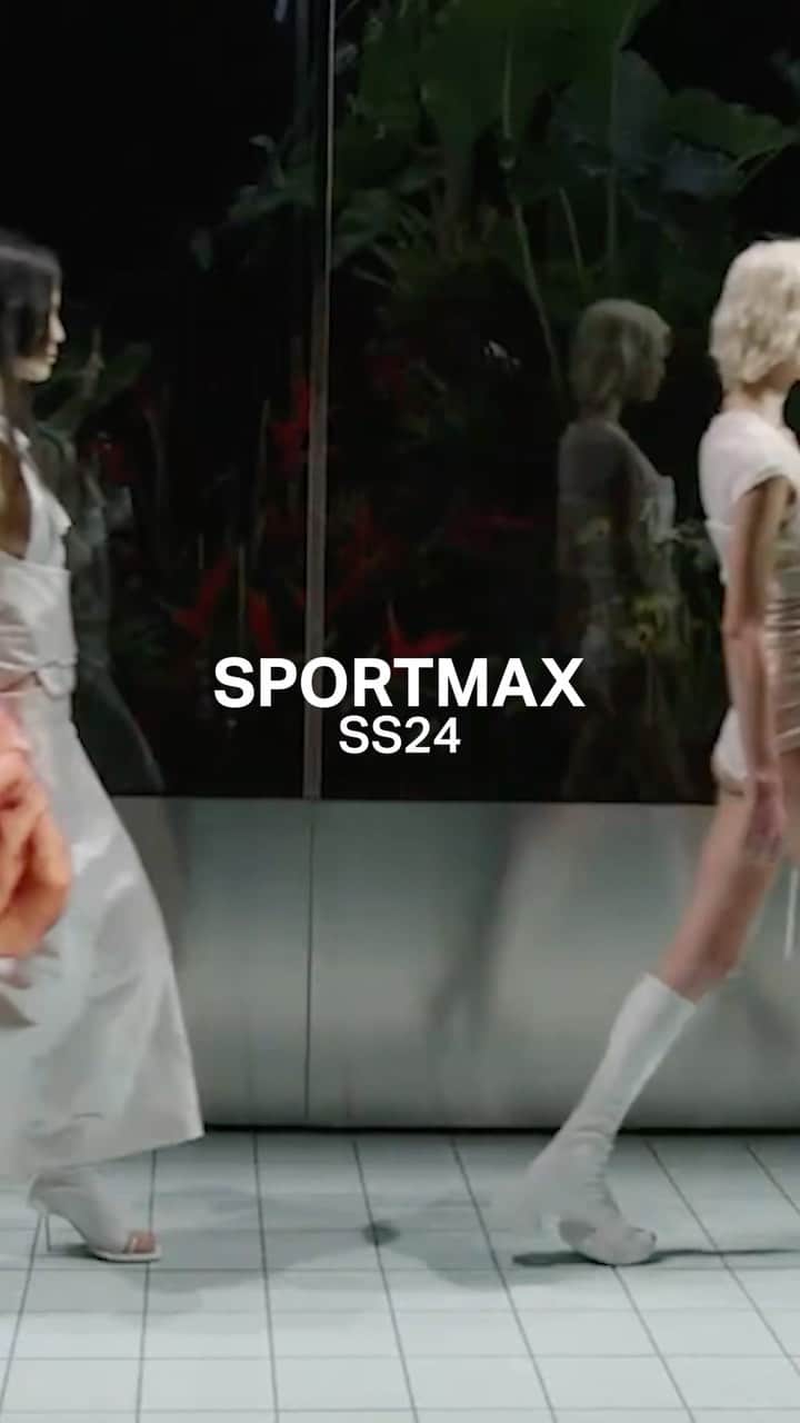 IMG Modelsのインスタグラム：「#RunwayRewind. ⏪ #Sportmax’s #SportmaxSS24 #MFW #fashionshow starring @laurrreyes @estrelletaa_ #AlexConsani @andrea.ostlund @mary_ukech #LitayMarcus + #SihanaShalaj. 🇮🇹 #IMGmodels」