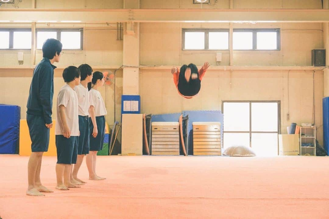 オラキオさんのインスタグラム写真 - (オラキオInstagram)「来週公開の映画「まなみ100%」珍しく体操部が出てくる青春映画なのです。そんな中、わたくし体操部顧問として出演しています。監督の人生の10年を切りとった実話に基づく映画。是非ご覧ください。  #まなみ100  #体操部 #青木柚  #中村守里  #川北ゆめき  #オラキオ」9月24日 16時04分 - matsuyukiorakio