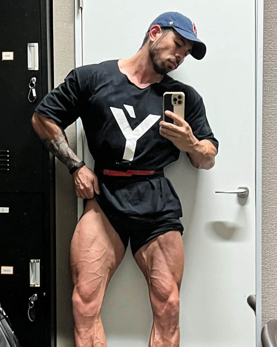 Kanekin Fitnessのインスタグラム：「Leg day.  週末にレッグデイやる人はガチ勢と勝手に思ってる。。。」