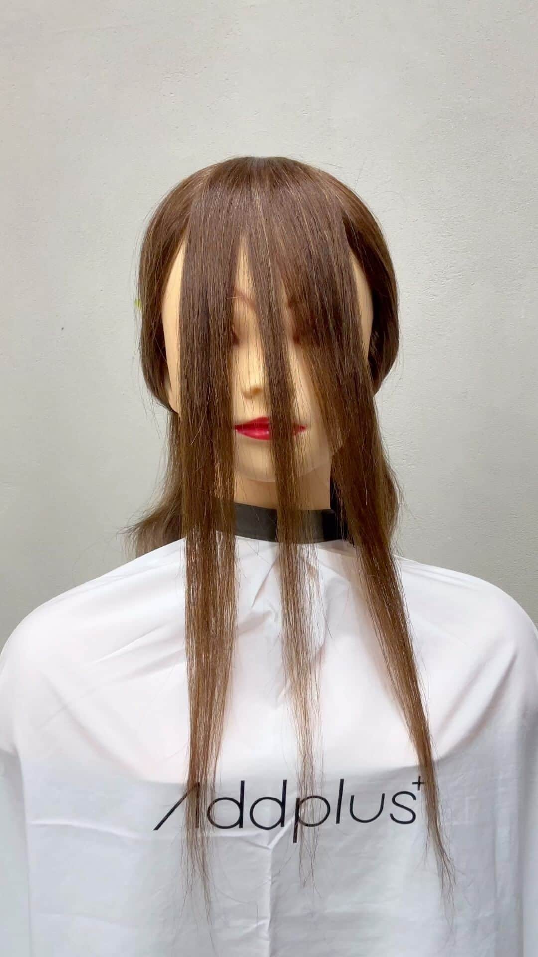鶴谷和俊のインスタグラム：「前髪カット  -"Bangs haircut" -"앞머리 컷" -"前髪剪" - "剪刘海" - "बैंग्स कट"  使用ハサミ ヒカリシザー HIKARI Koryu 〈507〉 @hikariscissors.jp   #カット #ヘアカット #ヘアスタイル #髪型 #ทรงผม #ตัดผม #頭髮款式 #剪頭髮 #hair  #hairstyle #hairstyles #hairstyleideas #hairstylest #hairstyle #hairstylevideo #머리스타일 #머리스타일 #긴머리레이어드컷  #긴머리레이어드펌  #레이어드컷  #레이어드펌  #c컬  #여자머리  #여신머리  #하움 #허그컷  #허그펌」