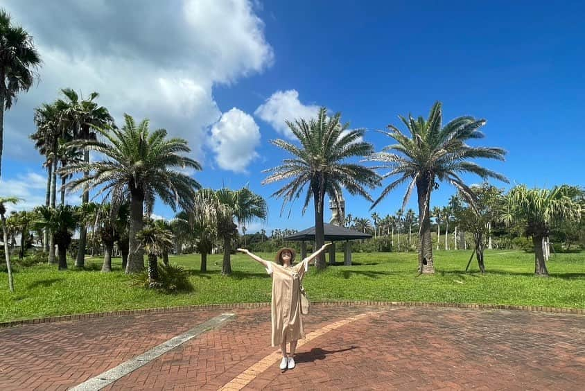 高畠麻奈さんのインスタグラム写真 - (高畠麻奈Instagram)「⛰️☀️🏝️ 思いの外汗だくになって、 ハワイ気分を味わった8月のある日。  ようやく秋めいてきましたね🍂  #夏の思い出#館山 #地獄のぞき#アロハガーデンたてやま」9月24日 16時22分 - mana_724