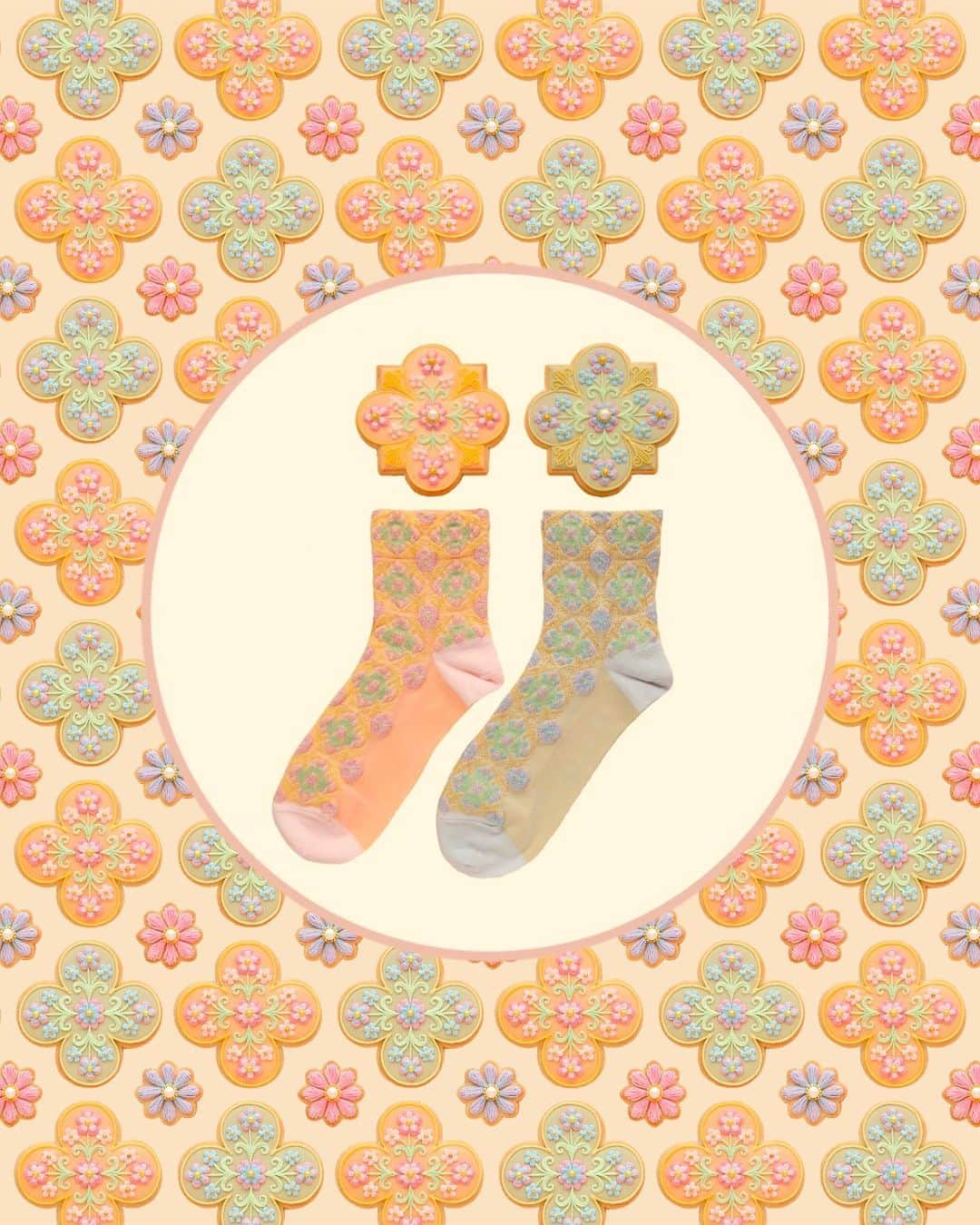 KUNIKAのインスタグラム：「【Tabio × KUNIKA Collaboration Socks】 🌸💠ラメフラワーフロートソックス・💠🌸  イタリアやポルトガル、モロッコを旅して魅了されたタイルデザイン。 丘の上のWildflower(お花畑じゃないところがポイント🌷)に囲まれた静かなカフェの中にいる気分で、デザインを考えました。  ラメ糸をふんだんに使用し、砂糖菓子のようにキラキラした一足です🫧  ♦︎発売日 2023/9/25(月)  ♦︎販売店舗 🇯🇵Tabio公式オンラインストア 🇯🇵Tabio店舗 🇬🇧Tabio NEAL STREET 🇬🇧Tabio UK online Store  https://tabio.com/jp/kunika_tabio/  #tabio #タビオ #KUNIKA #kunikawithtabio #socks」