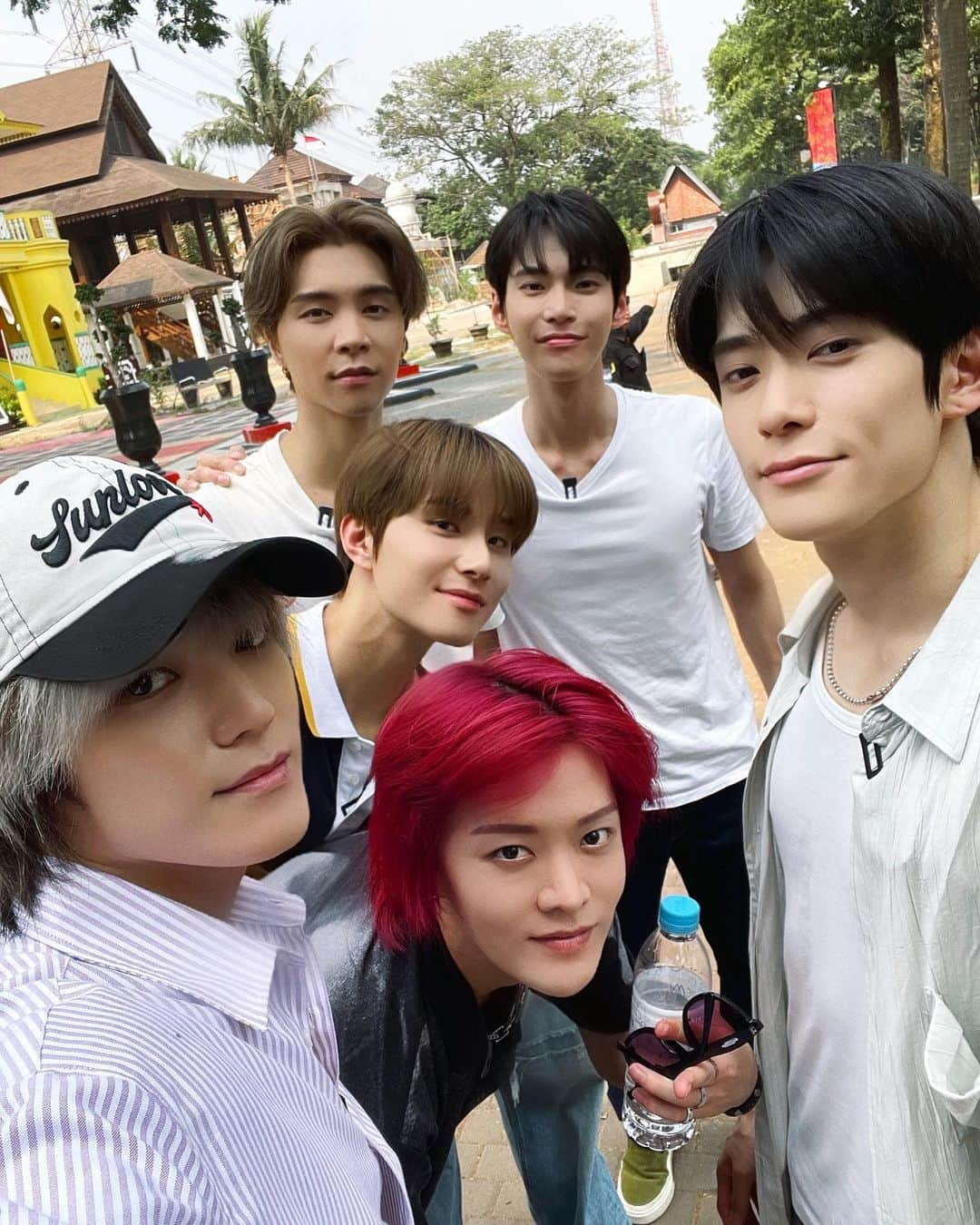 NCT 127さんのインスタグラム写真 - (NCT 127Instagram)「☁️🌹🐱🐶🍒🐰🍑☀️  #NCT127 #JAKARTA #NCT」9月24日 16時52分 - nct127