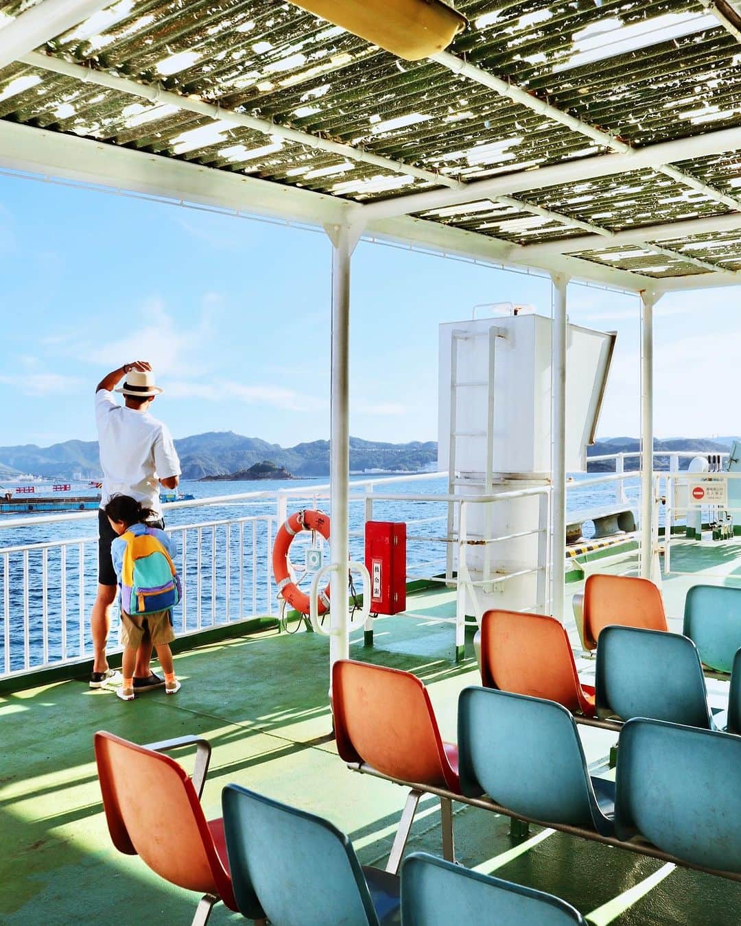 村上萌のインスタグラム：「長崎に暮らしてから、船がとても身近な存在。朝マック買って離島に向かえる距離感嬉しい🛳️   #愛しい景色 #discovernagasaki」