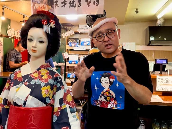 わっきーさんのインスタグラム写真 - (わっきーInstagram)「浅草地下街に、浅草開化楼の"カラヒグ麺"を使った焼きそば屋「天才焼きそばニュー小江戸」がオープン。 YouTuber喜島さんのお店です。 "カラヒグ麺"は、本来パスタで開発されたそうで、太麺でモチモチとボキボキの中間くらいな歯応えで、クセになる味わい。 豊富な無料トッピング&お酒もあり。 それ以上に、喜島さんのサービスと笑顔が素晴らしかった！  #焼きそば #デカ盛り #デカ盛りグルメ #浅草開化楼 #浅草開化楼カラヒグ麺 #天才焼きそば #天才焼きそばニュー小江戸 #喜島春樹 #東京グルメ #浅草 #浅草グルメ #浅草地下街 #浅草食べ歩き #わっきーtv」9月24日 16時47分 - makoto_ishiwaki