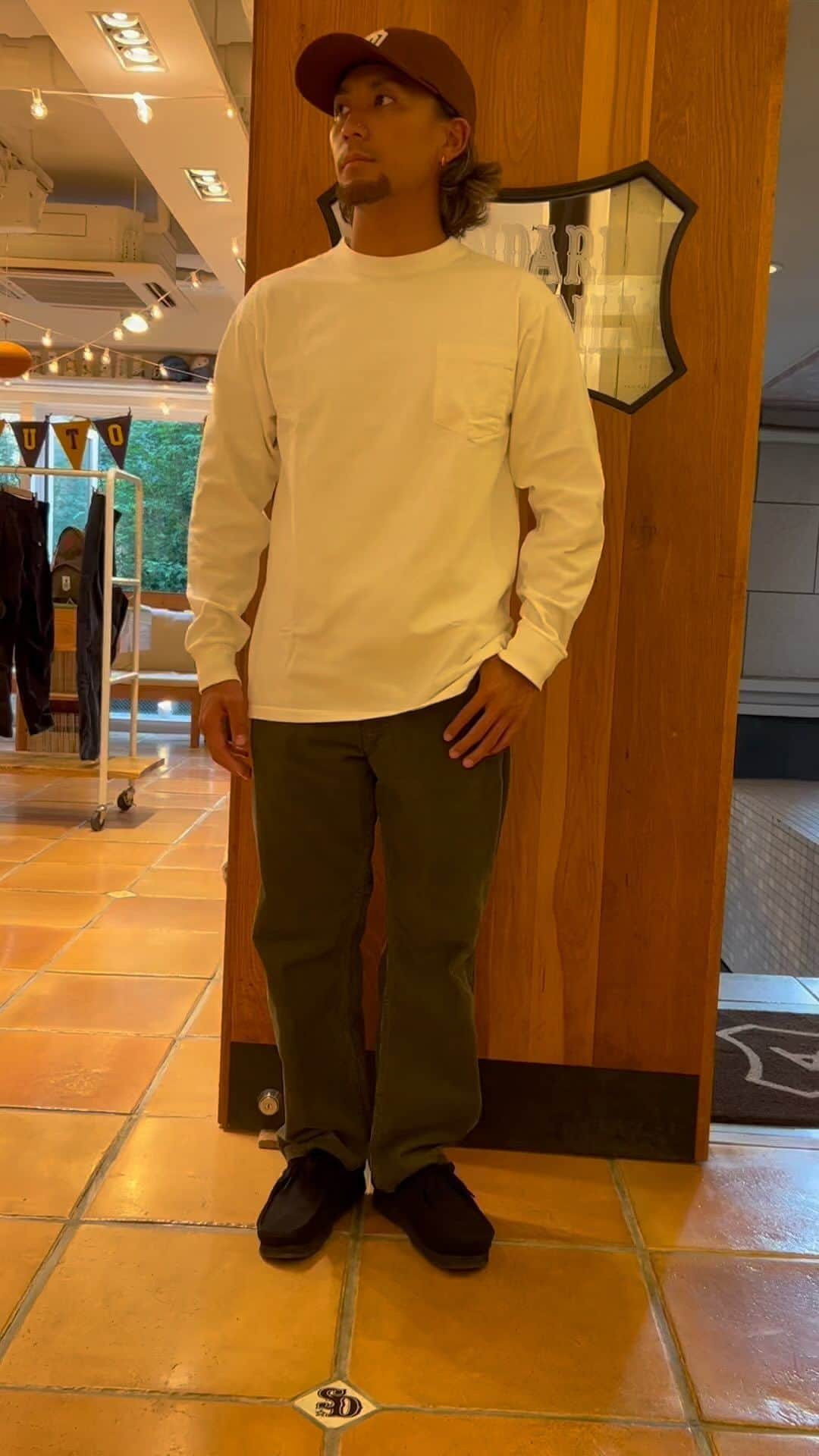 のインスタグラム：「今日のseiya. だんだんと秋の装いになってきましたね。  SD Corduroy Pants #919 : Olive / W30 (167cm 63kg)  seiya's ootd.  @standardcalifornia_os  @standardcalifornia_movie   #standardcalifornia  #スタンダードカリフォルニア  #tee #tshirt #tシャツ  #corduroypants  #corduroy  #pants #bottom  #コーデュロイパンツ  #コーデュロイ  #パンツ  #ボトム  #internationalshipping  #overseashipping  #worldshopping  #worldshoppingjp #todaysstaffofstandardcalifornia」