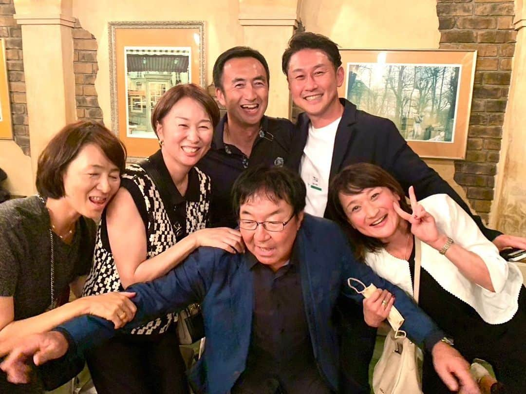 下山英哉さんのインスタグラム写真 - (下山英哉Instagram)「大学時代の同期や 先輩後輩に再会☺️  70歳台から現役まで およそ150人が集合^_^  人生の大切なことを 教えてもらった時間を 振り返り…改めて感謝^_^  #同窓会 #感謝 #ギリシャ語で自由って #結局4次会まで #国内外で活躍  #aoyamagakuinuniversity」9月24日 16時57分 - shimoyama.hideya