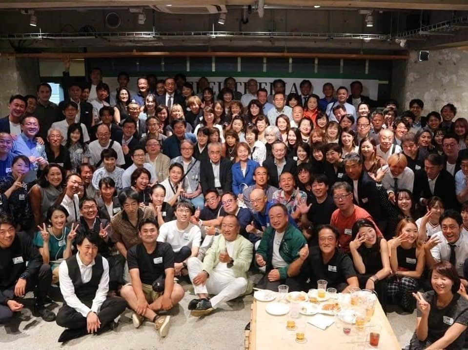 下山英哉さんのインスタグラム写真 - (下山英哉Instagram)「大学時代の同期や 先輩後輩に再会☺️  70歳台から現役まで およそ150人が集合^_^  人生の大切なことを 教えてもらった時間を 振り返り…改めて感謝^_^  #同窓会 #感謝 #ギリシャ語で自由って #結局4次会まで #国内外で活躍  #aoyamagakuinuniversity」9月24日 16時57分 - shimoyama.hideya