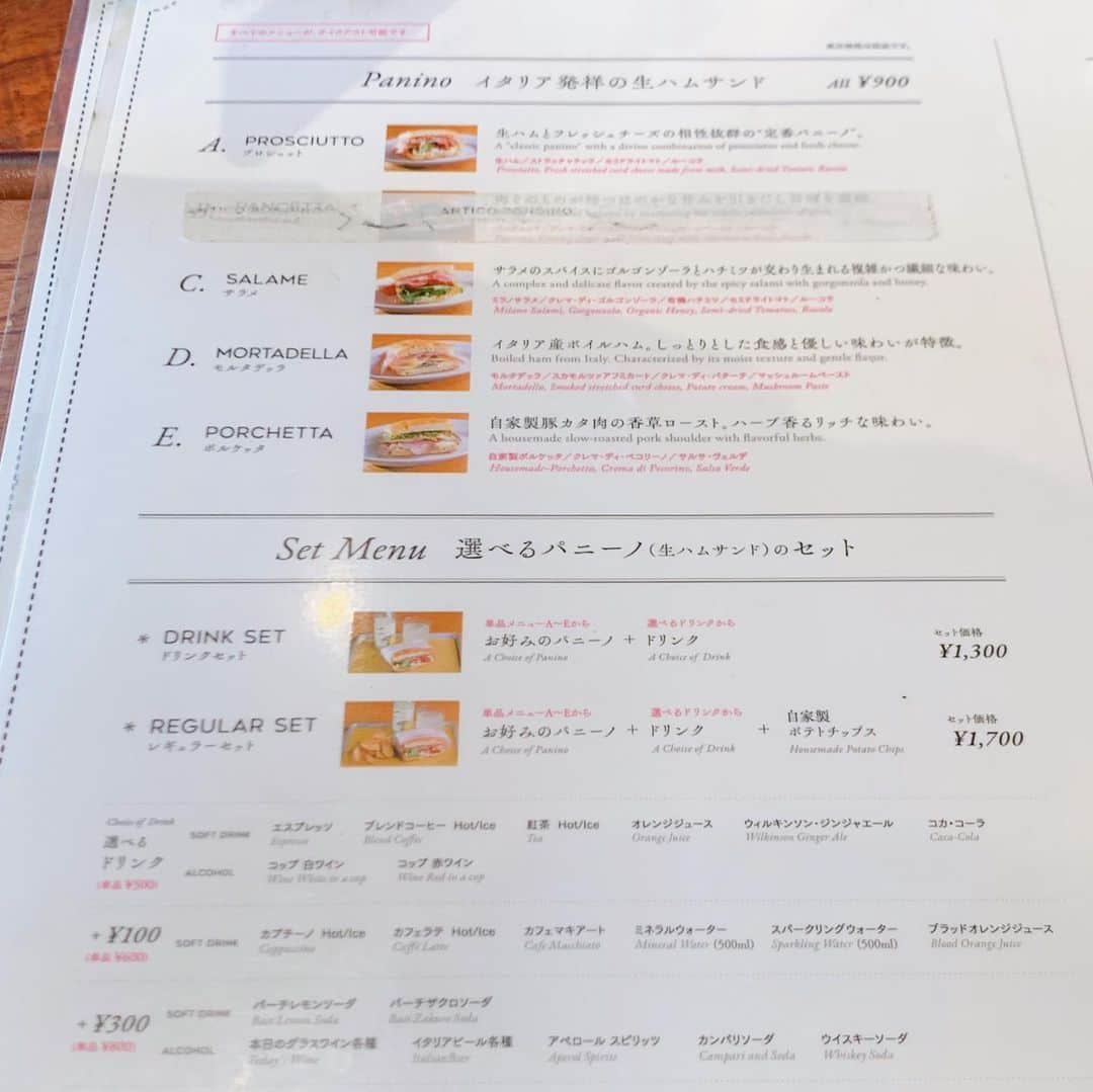 くろさんのインスタグラム写真 - (くろInstagram)「ANTICO RONDINO🐖鎌倉長谷  本日のブランチは稲村ヶ崎ロンディーノの姉妹店 @antico_rondino   〜〜〜 プロシュットをはさむイタリア発祥の生ハムサンド“Panino(パニーノ)”や、複数の種類の生ハムやチーズを盛り合わせた“Affettati Misti(生ハムの盛り合わせ)”をご用意。ハムのうま味を損なわないように注文を受けてから、ひとつひとつスライスして調理してご提供します。 〜〜〜  #antico_rondino  #アンティコロンディーノ  #鎌倉長谷グルメ #鎌倉長谷モーニング #鎌倉長谷ランチ #長谷グルメ #長谷ランチ #長谷モーニング #鎌倉ロンディーノ  #稲村ヶ崎ロンディーノ #パニーノランチ #鎌倉パニーノ #パニーノ #パニーノモーニング #日帰り鎌倉 #日帰り鎌倉散歩 #くろ呑み喰い」9月24日 16時58分 - m6bmw