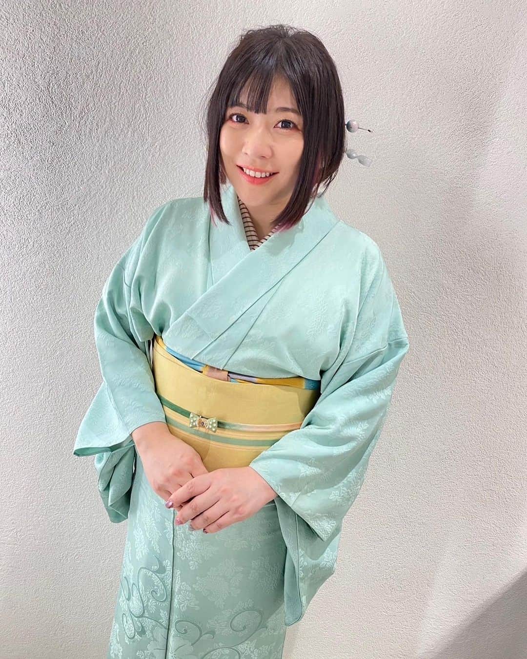 鈴華ゆう子のインスタグラム：「本日はミントグリーンのお着物でした。トーク中心に水戸市長と対談をさせていただいたり、詩吟や和歌を披露いたしました。ありがとうございました。 ロビーでお会いした皆様もありがとうございます。  #鈴華ゆう子 #水戸 #千人きもの #kimono #yukosuzuhana #詩吟  #shigin @senninkimono_mito」