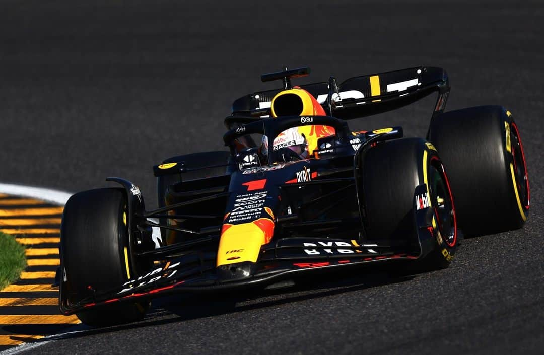 Honda 本田技研工業(株)さんのインスタグラム写真 - (Honda 本田技研工業(株)Instagram)「Oracle Red Bull Racing F1コンストラクターズチャンピオン獲得 🏆   日本GPでフェルスタッペン選手が優勝、Oracle Red Bull Racingがタイトルを獲得、連覇達成しました！  今シーズン、Oracle Red Bull RacingはイタリアGPにて2022年シーズンのアブダビGPから15連勝、 フェルスタッペン選手もマイアミGPから10連勝とF1史上最高記録を樹立しました👏   Hondaはチームパートナーとして全力でサポートを続けていきます。   #F1jp  #日本GP  #F1 #JapaneseGP」9月24日 17時02分 - hondajp