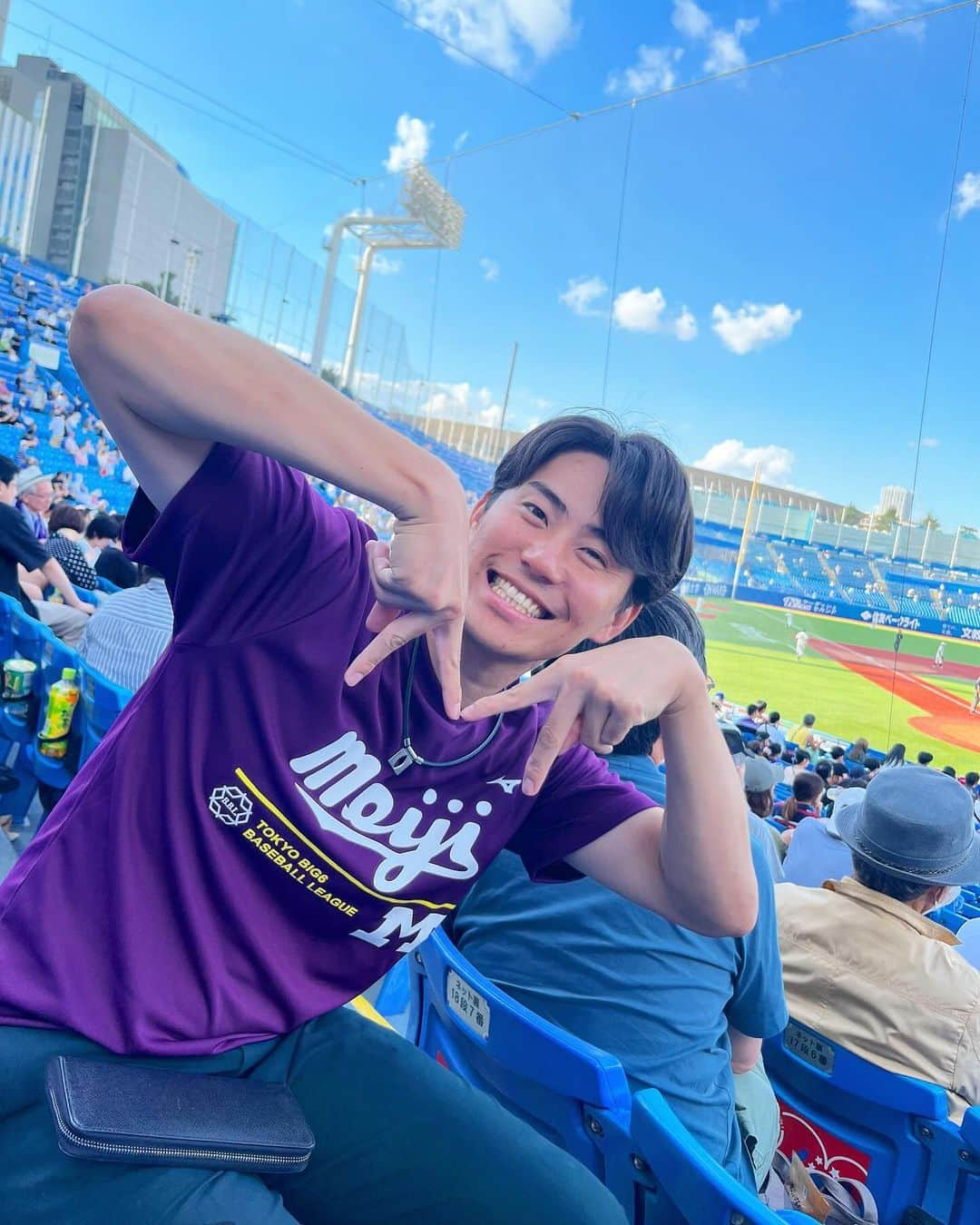 三ツ廣政輝さんのインスタグラム写真 - (三ツ廣政輝Instagram)「神宮でプロ野球実況した次の日、延泊して母校の応援へ📣✨  お酒も少し飲んでTシャツも買ってだいぶうかれてます👼  明治も勝って秋の涼しい風も吹いていて気持ちよかったーーー！  #明治大学 #やっぱり明治がナンバーワン」9月24日 17時02分 - masaki_mitsuhiro