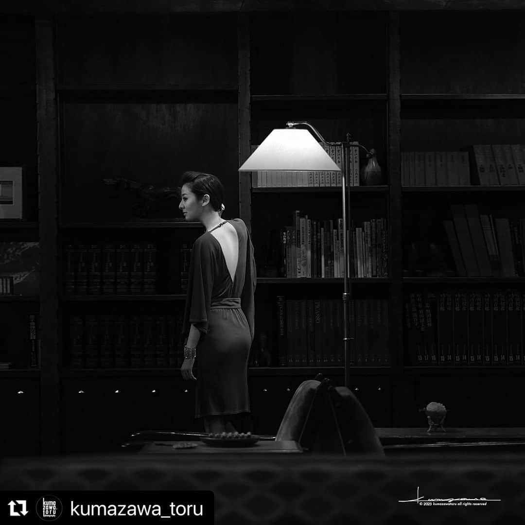 春香のインスタグラム：「Thank you 🖤  Repost @kumazawa_toru with @use.repost ・・・ ・ @haruka__official photography by @kumazawa_toru styled by @oshida.hiromi outtake from a shoot for waraku magazine #portrait #fashionportrait #portraitmood #portraitbeuty #bw #bw_lover #bw_portrait #bw_portraits #bnw #bnw_portrait #minimalism #minimalmood #unzenkankohotel #美しいひと  #春香#haruka#model#japanesefashionmodel#fashion#modelshoot #japanese#magazine#japanesemagazine#」