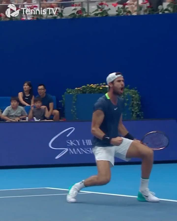 カレン・ハチャノフのインスタグラム：「Powering Through! 💪 @karenkhachanov defeats McDonald 4-6 6-4 6-4 in Zhuhai  . #tennis #tennistv #atptour #zhuhai #khachanov #instasports」