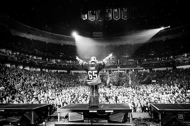 ロブ・ゾンビのインスタグラム：「Anaheim was epic! #robzombie #freaksonparadetour2023」