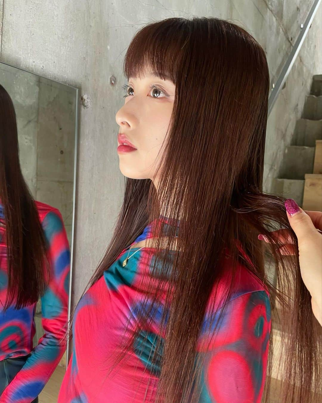 横田彩夏のインスタグラム：「ありがとうございました🎃🧡🥕 @isdmika   初オレンジ系🟧🍊🐅  #hair#haircolor#longhair#beautysalon#haircut#カラー#ヘアカラー#オレンジ#🍊#美容day#オレンジヘアー」