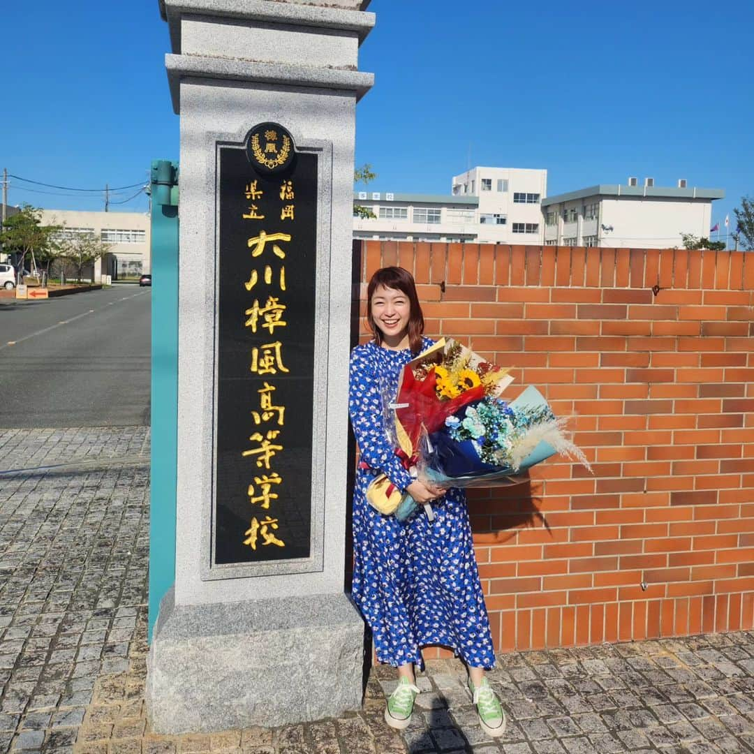 小雪のインスタグラム：「🏫 なんと今日は母校で講演会をさせて頂きました！ 生徒の皆さんが日曜なのに出てきてくれて😂 嬉しかったなー！そしてごめんね！笑 ありがとうございました✨  生徒のみんなとの質問コーナー NGなしでやりましたが、 普通は答えないことを答えたり なかなか刺激的でしたね。笑 (みんな、聞いたことは内緒ばい😳)  高校生とのコミュニケーション 楽しかった～ またいつか触れ合えたら嬉しい。  そして久しぶりの母校は、 懐かしく、思い出が蘇りました😊  地域、卒業生、先生方、家族や友達 みんなが支えてくれるから 高校生活を安心して送れていたんだなぁ と改めて思いました！  #大川樟風高校 #大川高校 #大川工業高校  先生方、同窓会の皆さん そして生徒の皆さん ありがとうございました☺  母校があるって、嬉しい。」