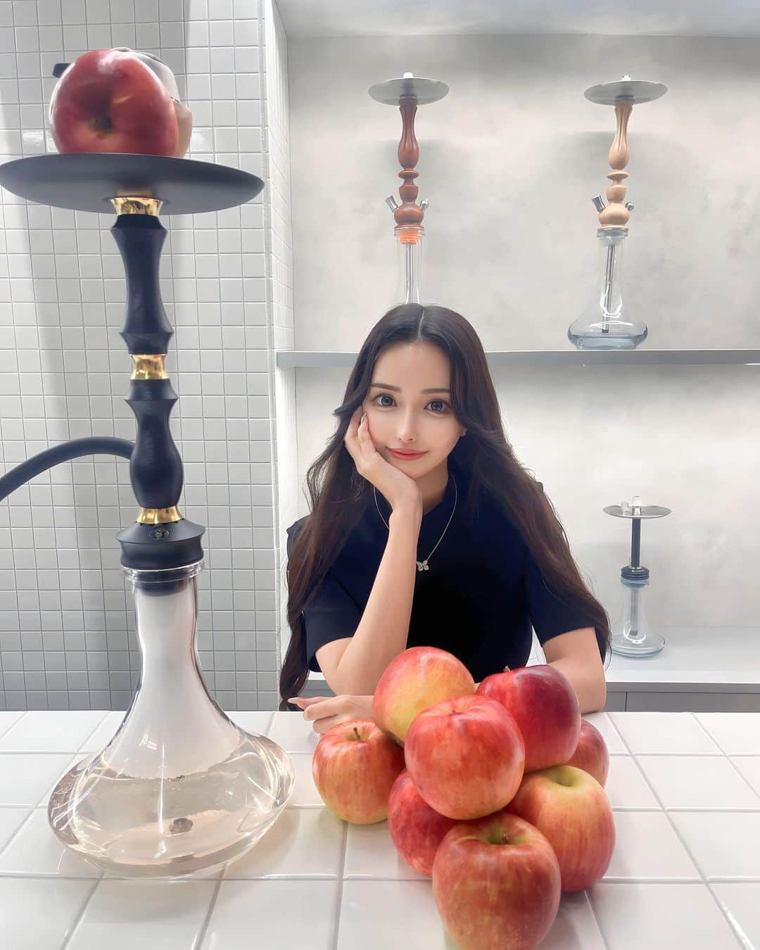 神咲 麻央 / まおちゃるのインスタグラム：「. 明日オープンのシーシャ屋さん💭 おしゃれですごく好きな雰囲気でした💕 お家からもお店からも近くて最高✨ また遊びに行きます🥰❤️  📍東京都港区六本木4-9-4 6階 #1496art六本木 @shisha_1496.art  .」